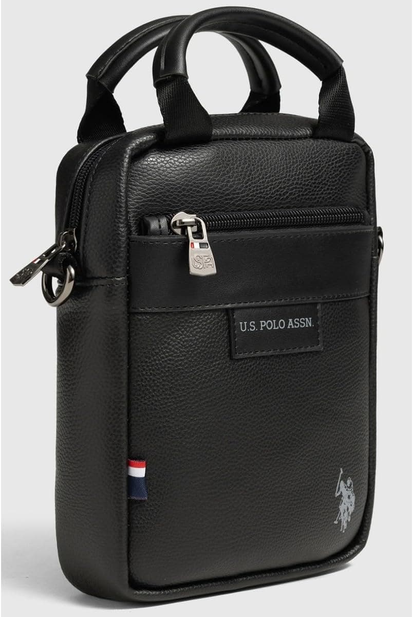 کیف مردانه U.S. POLO ASSN. پستچی مشکی چرم وگان بند شانهای مدل 26082 کیف مردانه U.S. POLO ASSN. پستچی مشکی چرم وگان بند شانهای مدل 26082