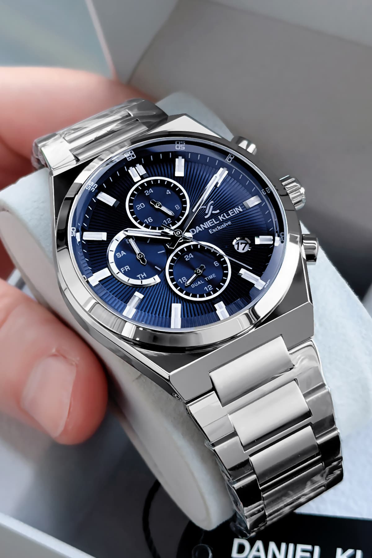 ساعت مچی مردانه Daniel Klein ضد آب 3 ATM بند فولادی نقرهای مدل Elg328 ساعت مچی مردانه Daniel Klein ضد آب 3 ATM بند فولادی نقرهای مدل Elg328