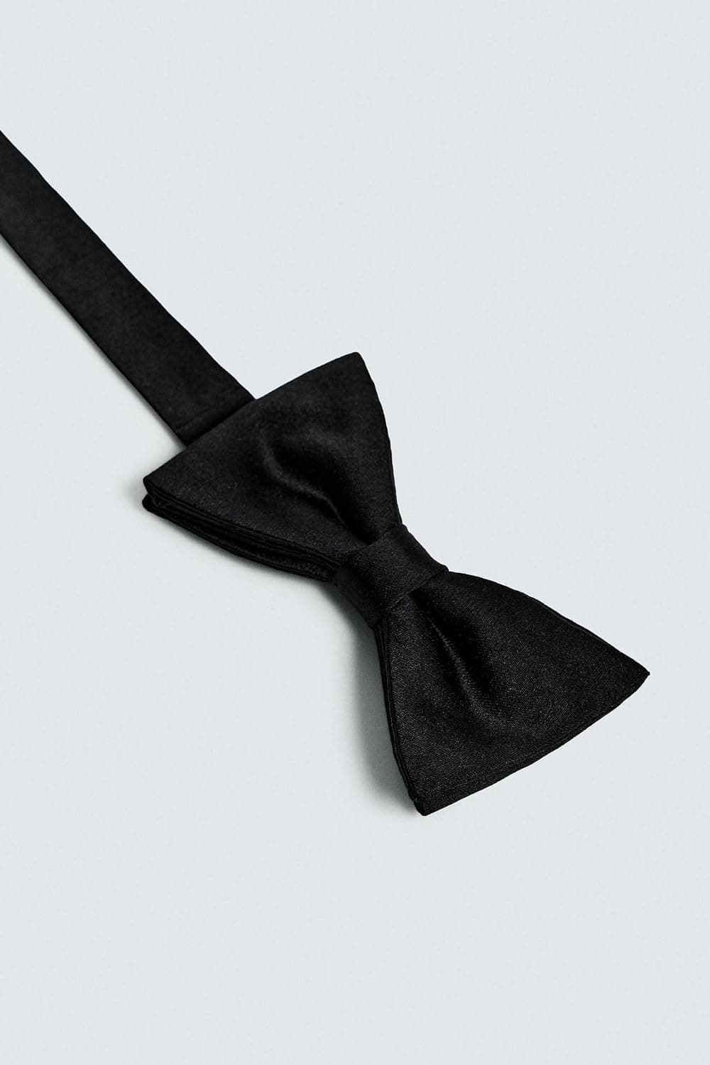 پاپیون مردانه Zara ابریشمی سیاه سایز M پاپیون مردانه Zara ابریشمی سیاه سایز M