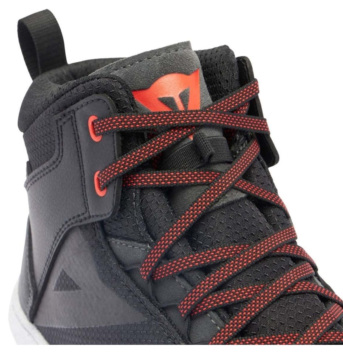 کفش Dainese مشکی سفید قرمز مدل Suburb D-WP کفش Dainese مشکی سفید قرمز مدل Suburb D-WP