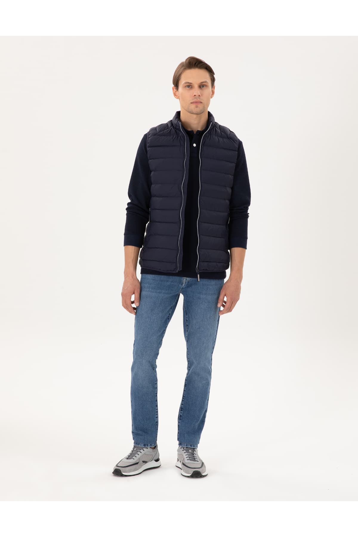 جلیقه بادی مردانه Pierre Cardin سرمهای فوق سبک مدل 50292913-VR033 جلیقه بادی مردانه Pierre Cardin سرمهای فوق سبک مدل 50292913-VR033