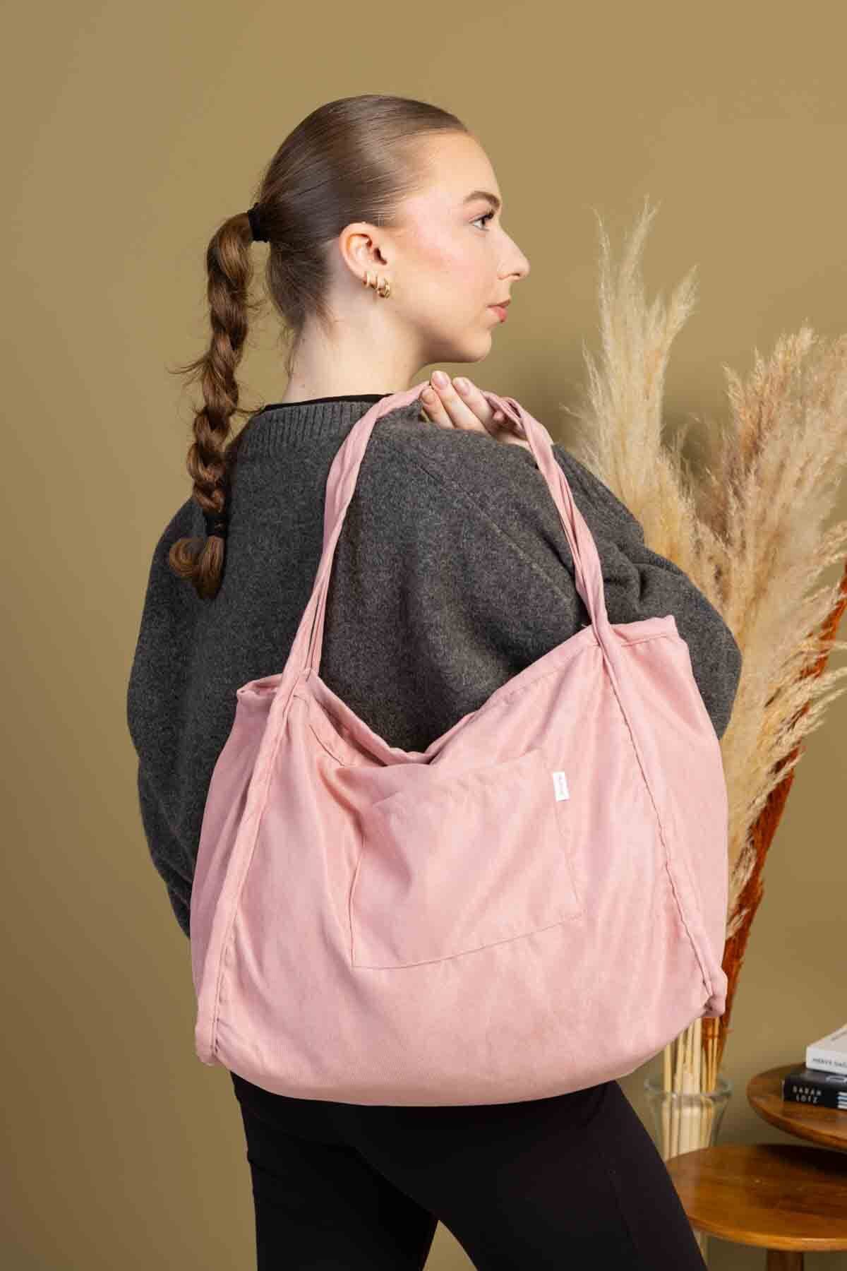 کیف مدرسهای زنانه fluffy زیپدار آستردار مدل Mute Bag Angelic 00s (32/36) کیف مدرسهای زنانه fluffy زیپدار آستردار مدل Mute Bag Angelic 00s (32/36)
