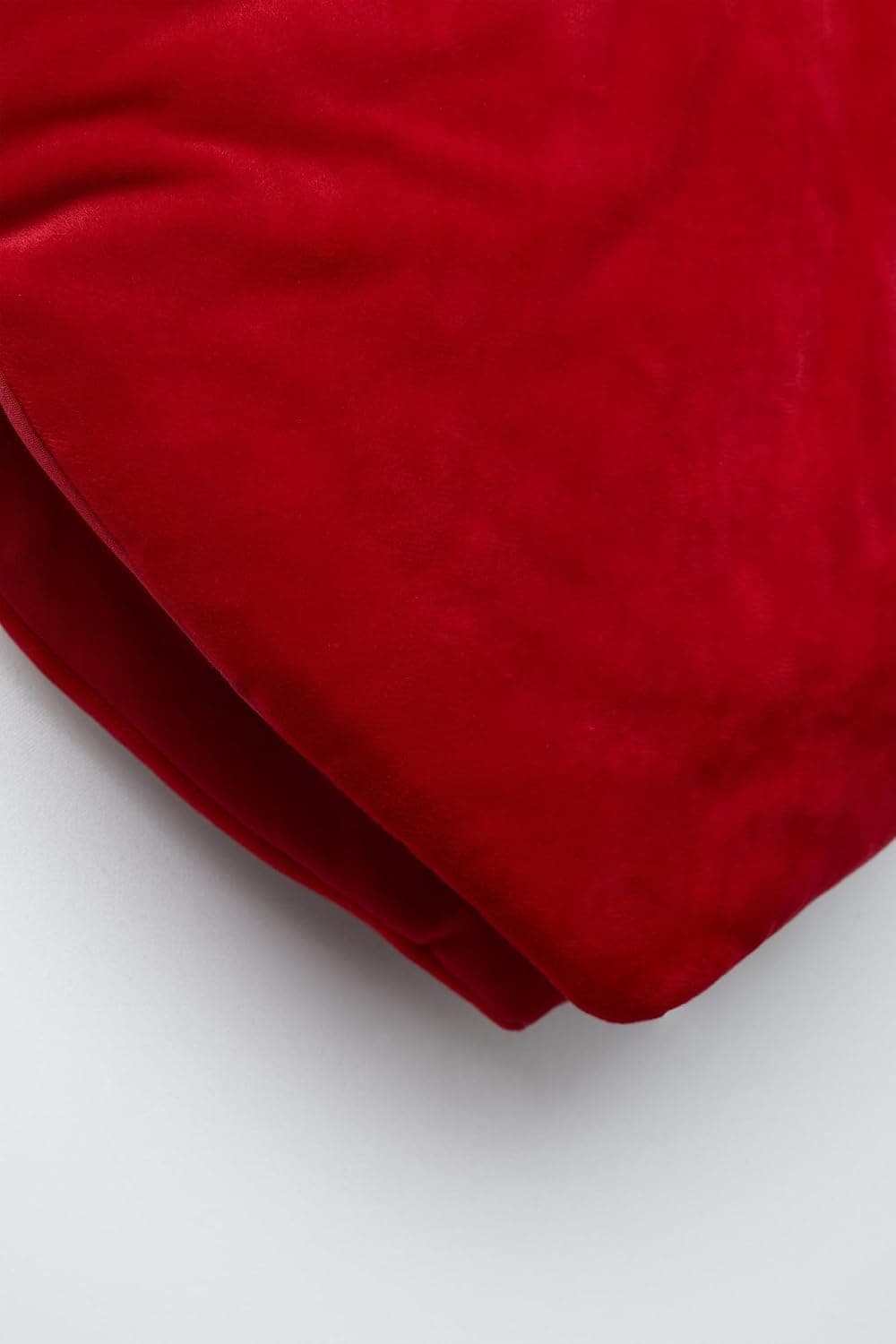 کاستیوم ZARA مخملی قرمز طرح قلب سایز 2-3 سال (98 سانتیمتر) کاستیوم ZARA مخملی قرمز طرح قلب سایز 2-3 سال (98 سانتیمتر)