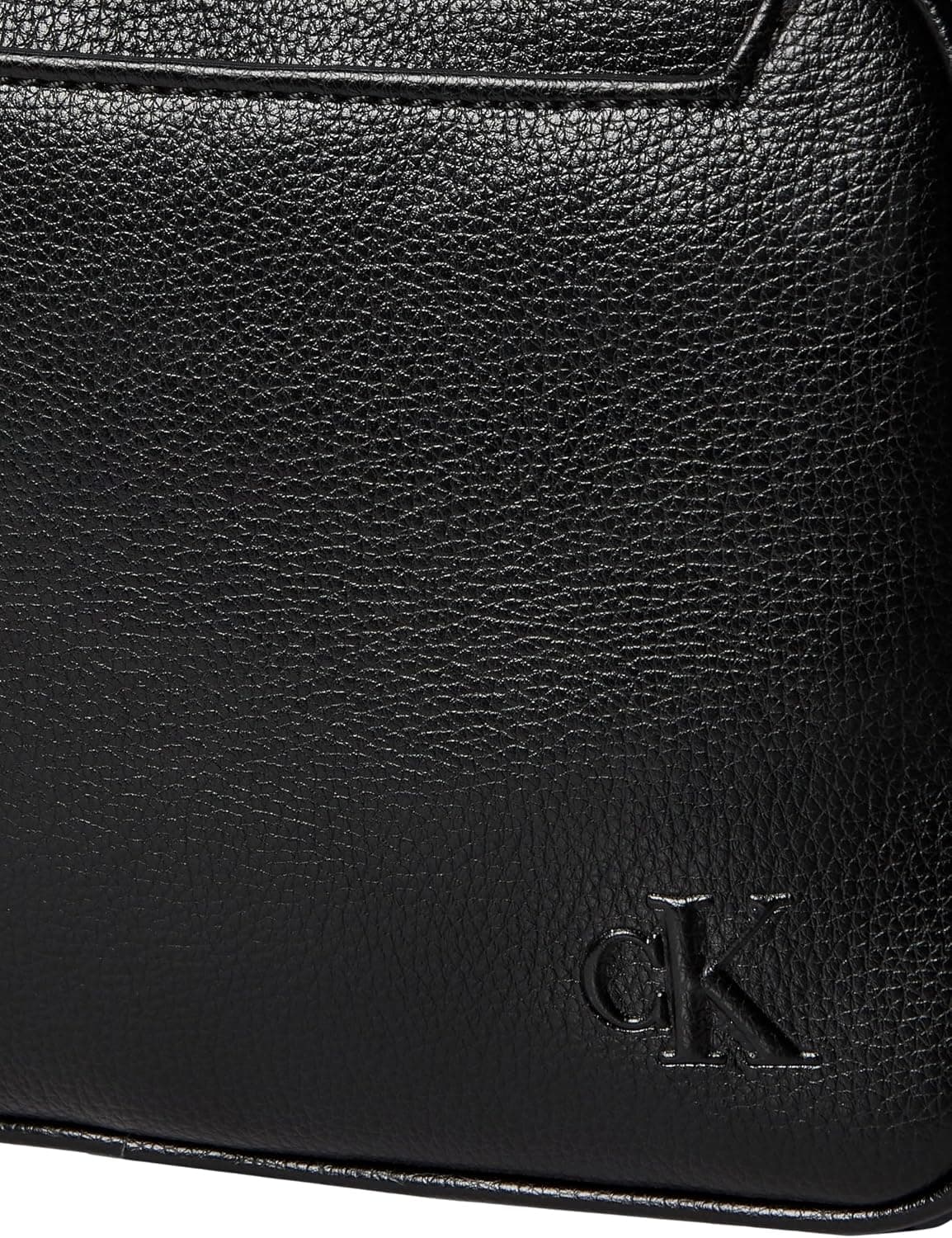 کیف دوشی دوربین مردانه Calvin Klein با بند وبینگ مشکی و سفید کیف دوشی دوربین مردانه Calvin Klein با بند وبینگ مشکی و سفید