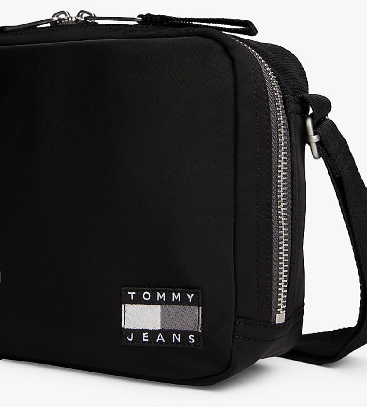 کیف مردانه Tommy Hilfiger مشکی با بند کراسبادی کیف مردانه Tommy Hilfiger مشکی با بند کراسبادی