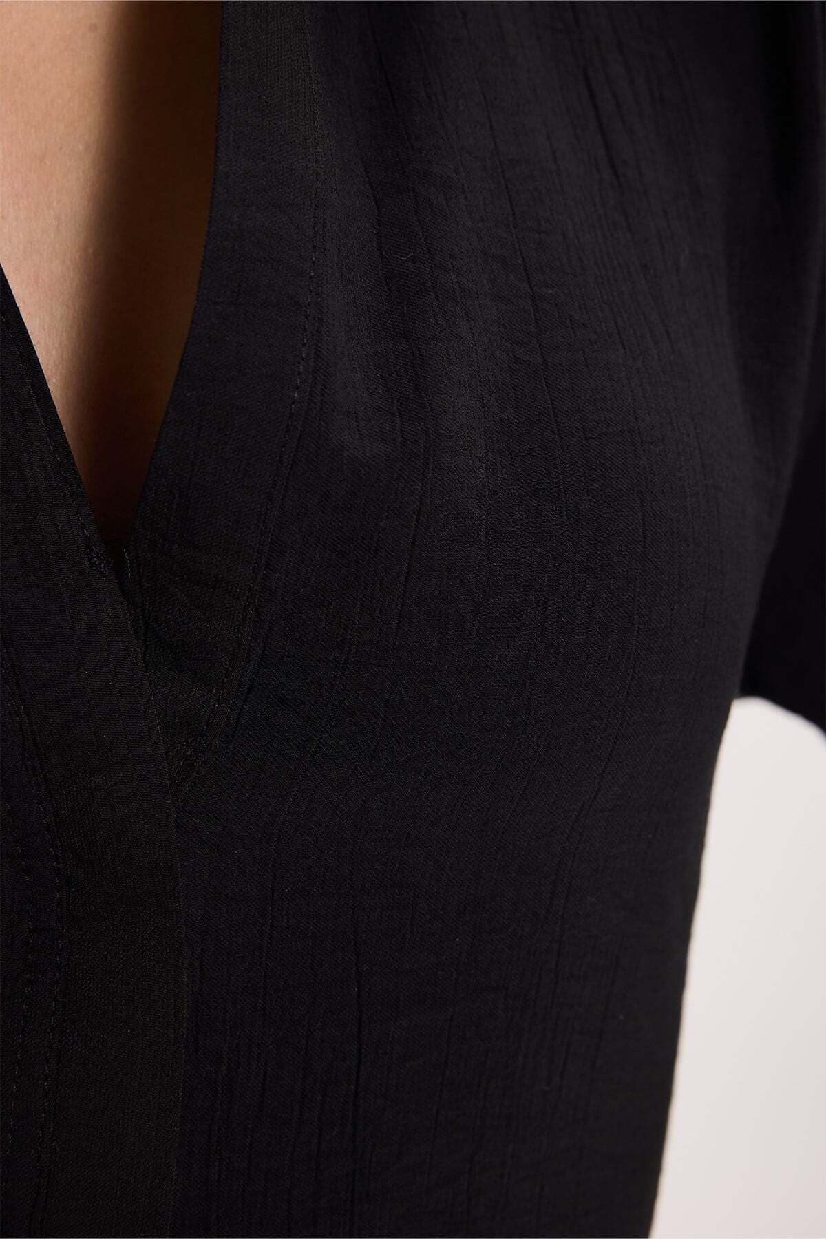 پیراهن زنانه Tudors Slim Fit مشکی با بند در کمر و پشت پیراهن زنانه Tudors Slim Fit مشکی با بند در کمر و پشت