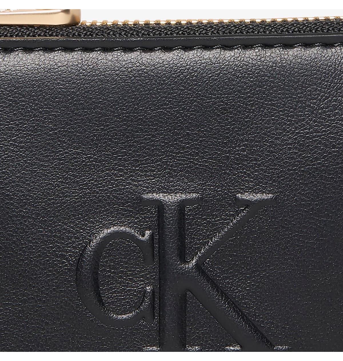 کیف پول پسرانه Calvin Klein Bold CK زیپدار سایز متوسط مشکی مدل LV04F1154G-UB1 کیف پول پسرانه Calvin Klein Bold CK زیپدار سایز متوسط مشکی مدل LV04F1154G-UB1