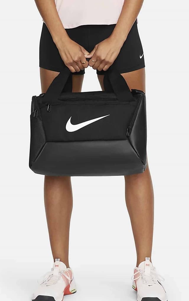 کیف ورزشی و سفری یونیسکس Nike سایز خیلی کوچک 25 L مشکی مدل DM3977-010 کیف ورزشی و سفری یونیسکس Nike سایز خیلی کوچک 25 L مشکی مدل DM3977-010