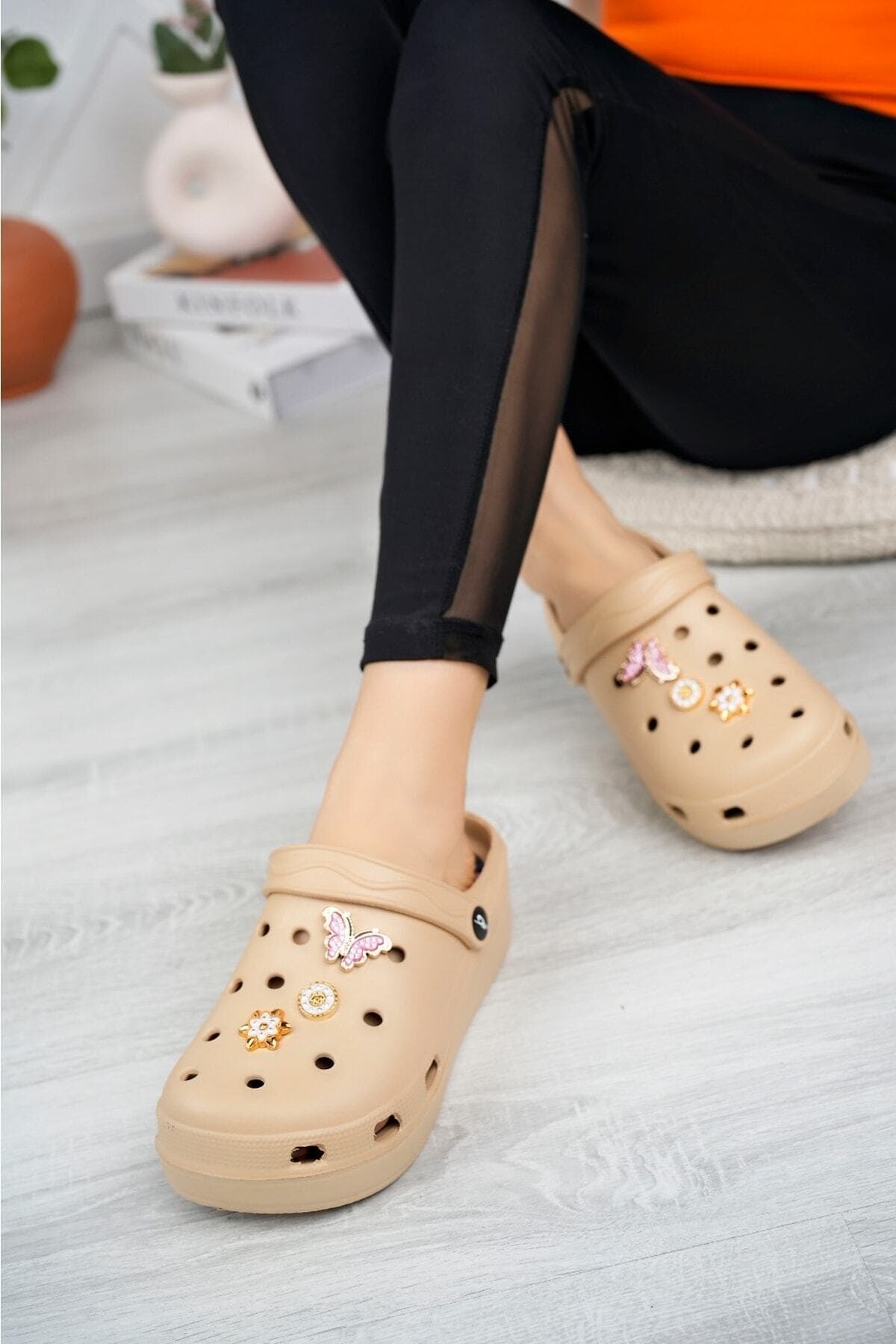 دمپایی زنانه PLN SHOES با کف ماساژی مناسب بیمارستان مدل Cross دمپایی زنانه PLN SHOES با کف ماساژی مناسب بیمارستان مدل Cross