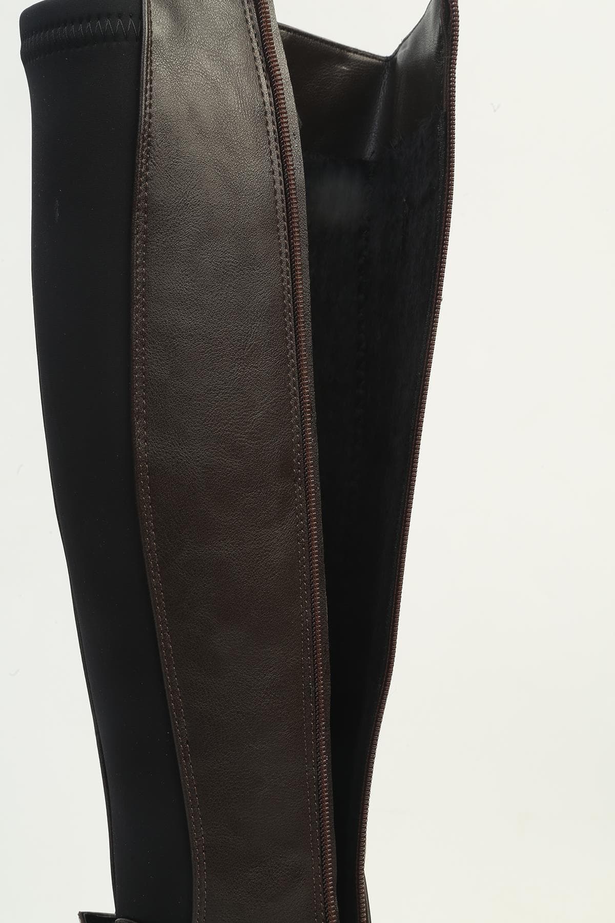 چکمه زنانه Pierre Cardin چرمی پاشنه کلفت نوک گرد قهوهای مدل PC-55059 چکمه زنانه Pierre Cardin چرمی پاشنه کلفت نوک گرد قهوهای مدل PC-55059