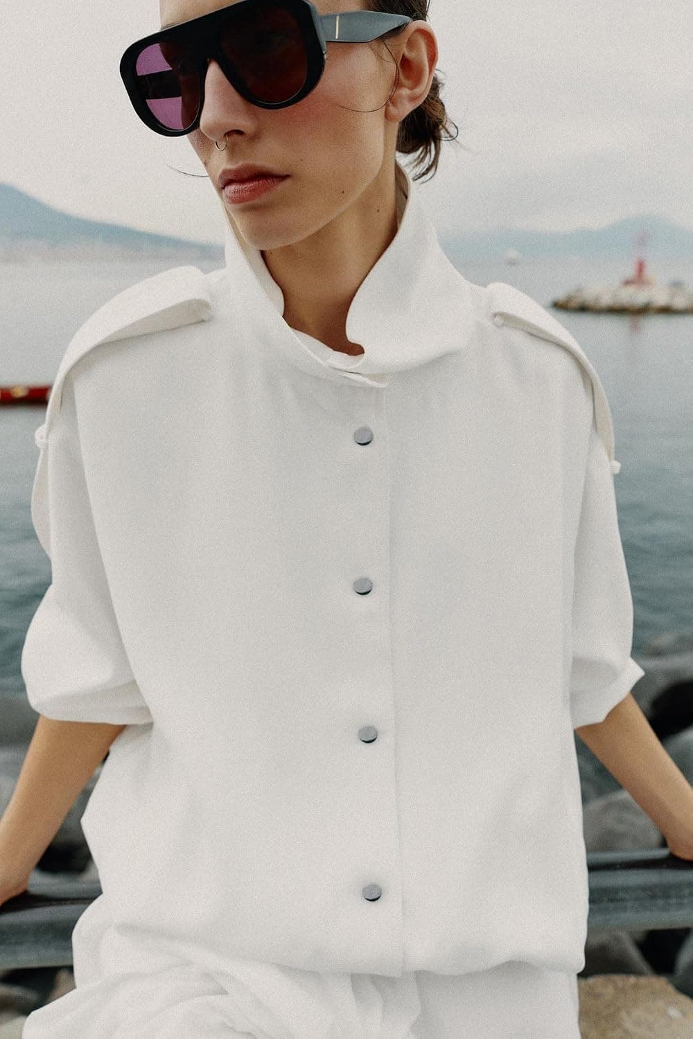 ژاکت بامبر مردانه Zara یقه ایستاده رنگ آفوایت سایز XS ژاکت بامبر مردانه Zara یقه ایستاده رنگ آفوایت سایز XS