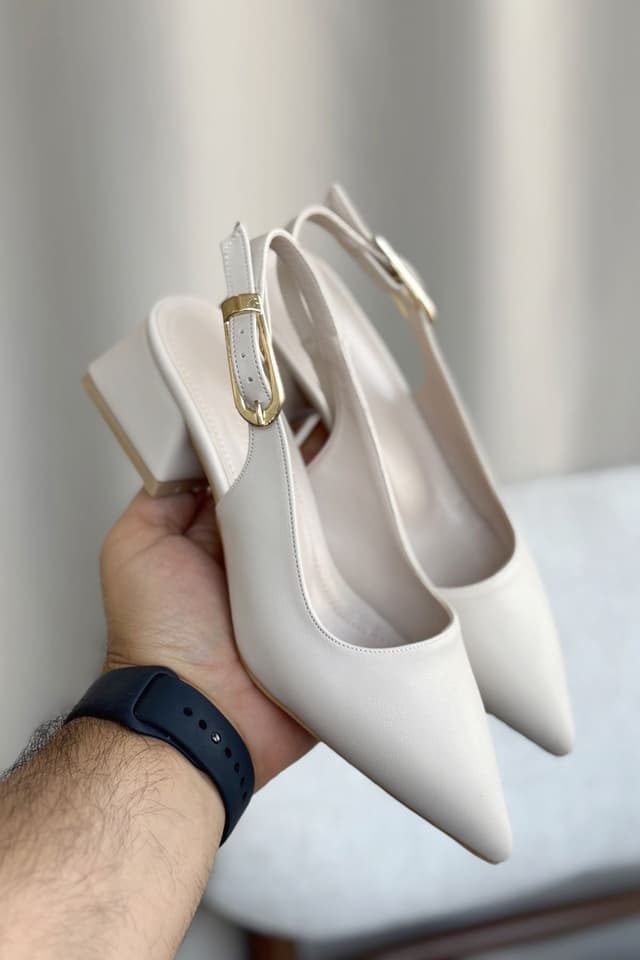 کفش زنانه GOFFSHOES مدل Mely با سگک و پاشنه کوتاه چرمی رنگ پوست کفش زنانه GOFFSHOES مدل Mely با سگک و پاشنه کوتاه چرمی رنگ پوست