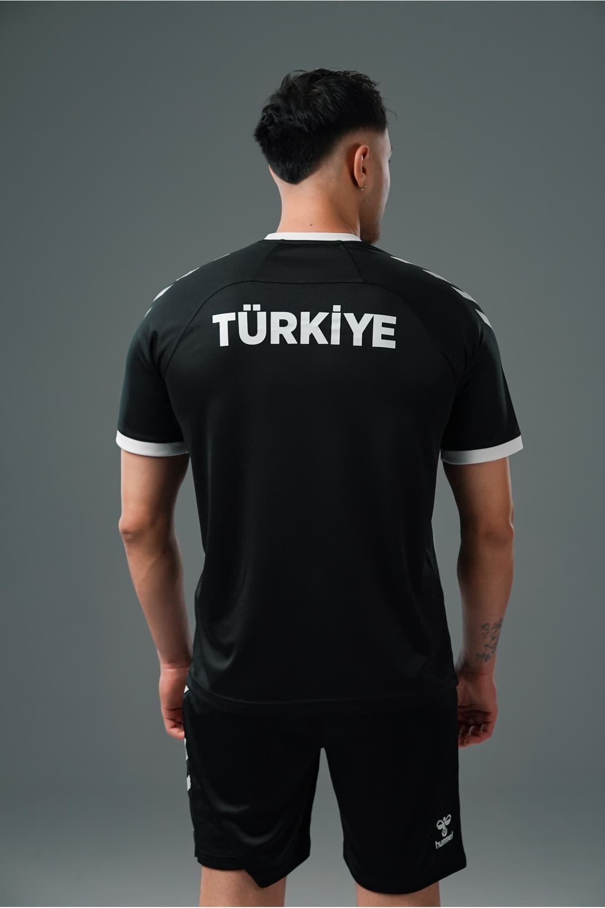 تیشرت تمرینی مردانه hummel تیم ملی Dream مشکی تیشرت تمرینی مردانه hummel تیم ملی Dream مشکی