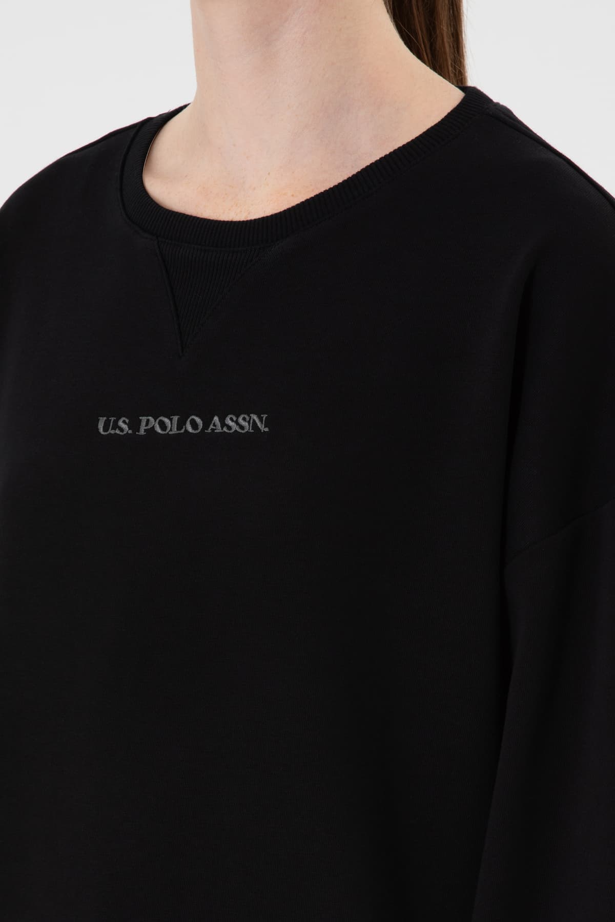 سوئیشرت زنانه U.S. Polo Assn. مشکی یقه گرد مدل 50313562-VR046 سوئیشرت زنانه U.S. Polo Assn. مشکی یقه گرد مدل 50313562-VR046