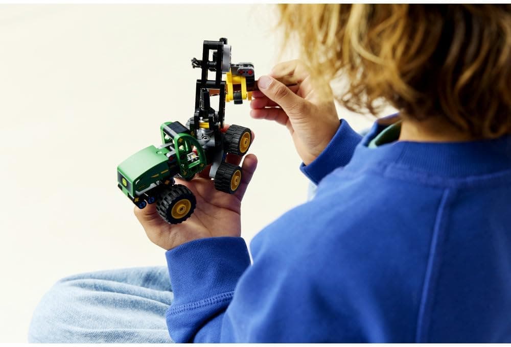 لگو Technic ماشین برداشت چرخدار John Deere 1470H مدل 42218 لگو Technic ماشین برداشت چرخدار John Deere 1470H مدل 42218