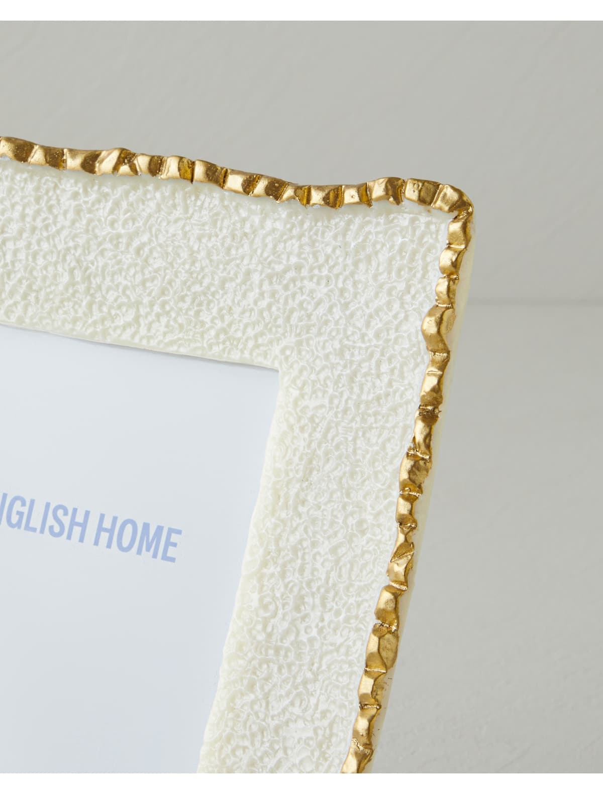 قاب عکس رزینی English Home سفید طلایی 10x15 cm مدل Ariella قاب عکس رزینی English Home سفید طلایی 10x15 cm مدل Ariella