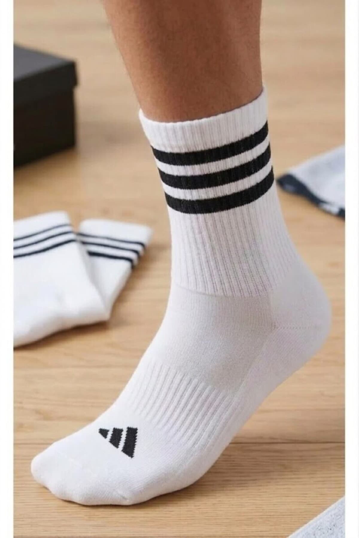جوراب زنانه adidas طرح ورزشی و شیک 3 جفت جوراب زنانه adidas طرح ورزشی و شیک 3 جفت
