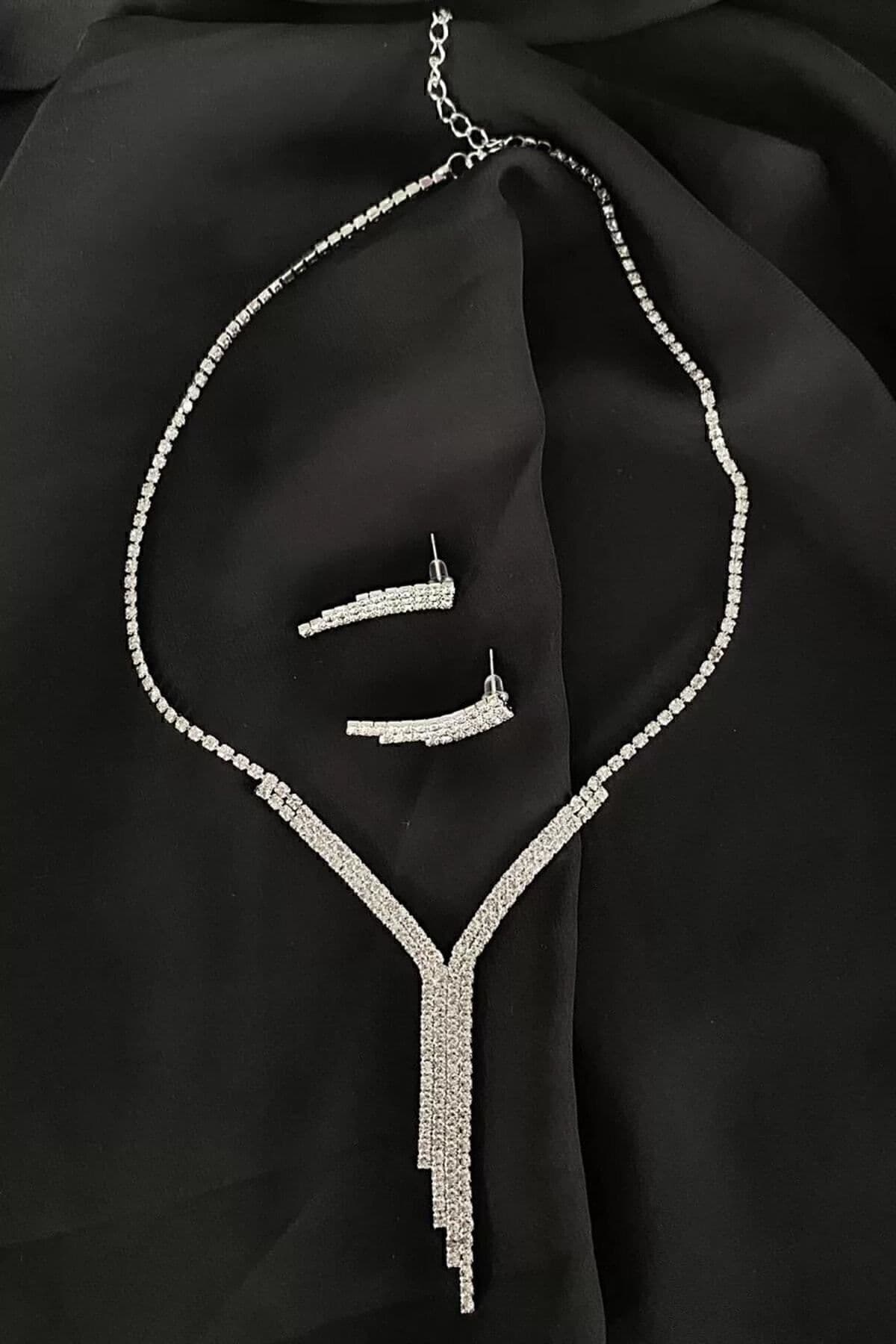 ست گردنبند و گوشواره زنانه Nakla Accessories مجلسی عروس سفید نقرهای ست گردنبند و گوشواره زنانه Nakla Accessories مجلسی عروس سفید نقرهای