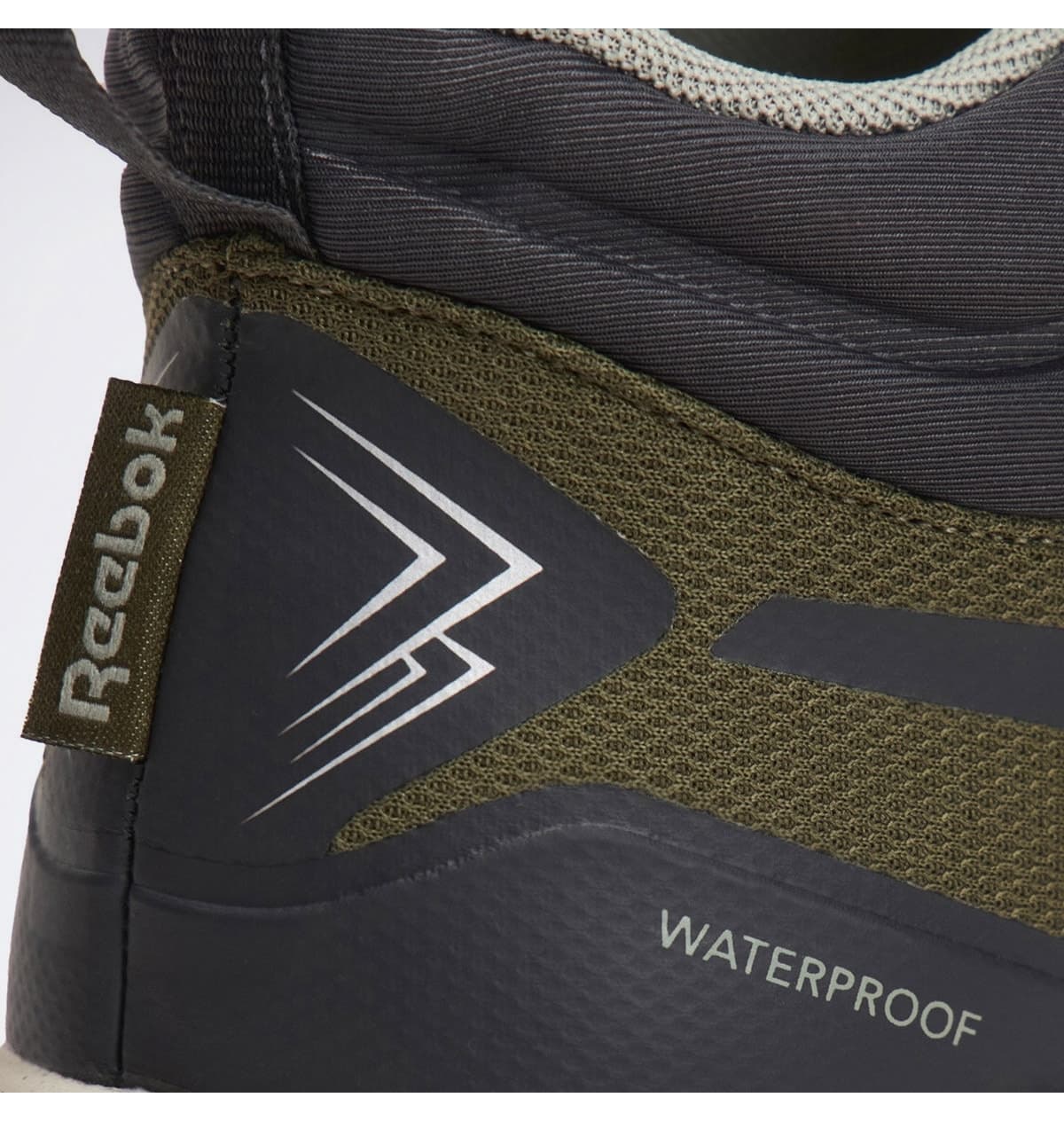 بوت مردانه Reebok مشکی مخصوص فضای باز مدل BASE TRAIL MID بوت مردانه Reebok مشکی مخصوص فضای باز مدل BASE TRAIL MID