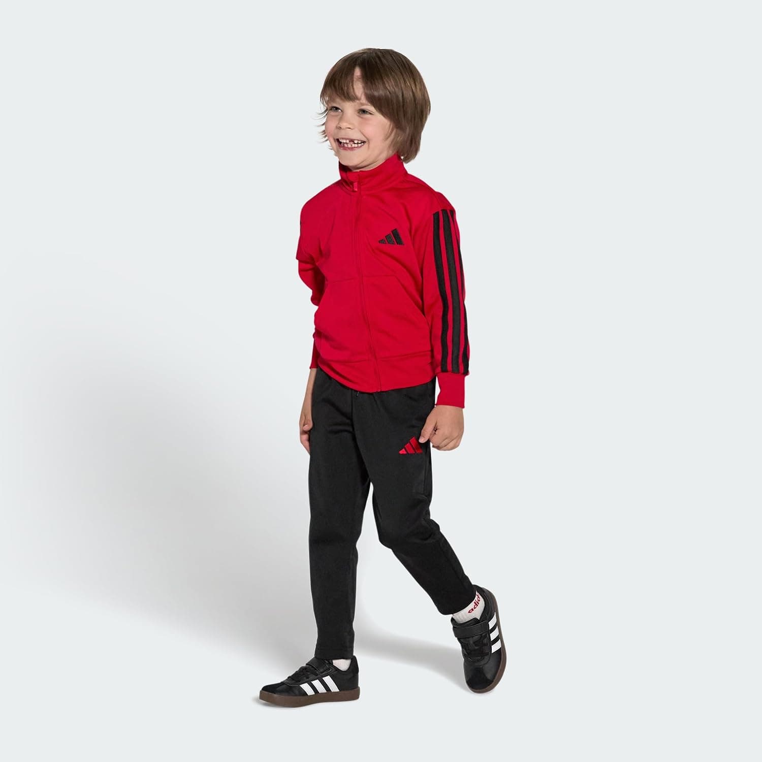 کفش پسربچه برند adidas کفش پسربچه برند adidas