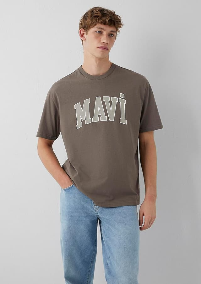 تیشرت قهوهای مردانه Mavi لوگودار فیت آزاد مدل 0611711-91601 تیشرت قهوهای مردانه Mavi لوگودار فیت آزاد مدل 0611711-91601