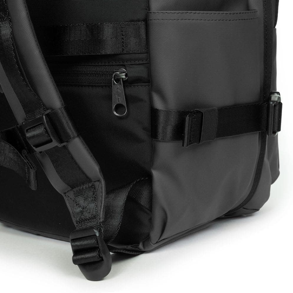 کولهپشتی کابین EASTPAK Cabin Pak'R مشکی ضدآب با محفظه لپتاپ 15 inch مدل 0A5BKD 4Y8 کولهپشتی کابین EASTPAK Cabin Pak'R مشکی ضدآب با محفظه لپتاپ 15 inch مدل 0A5BKD 4Y8