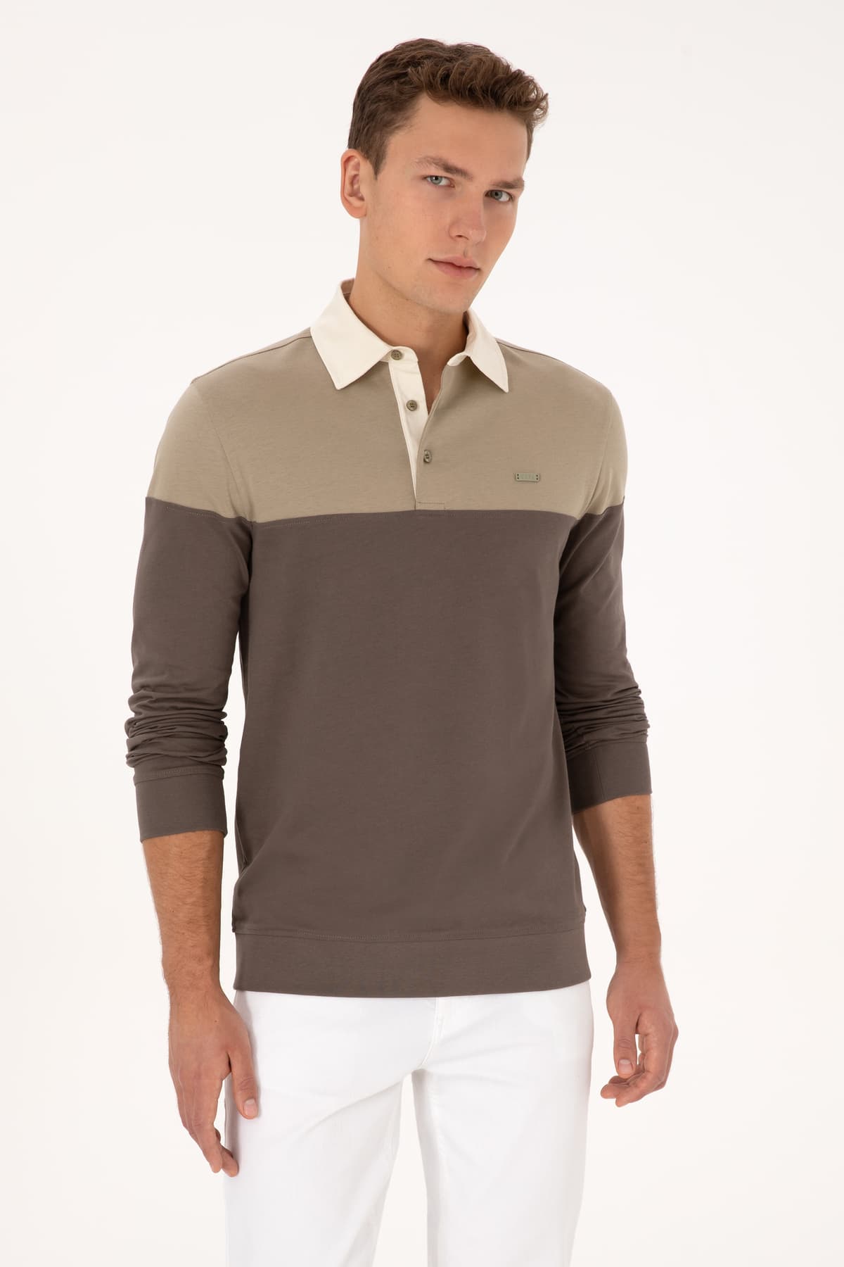 سوئیشرت مردانه U.S. Polo Assn. فیت معمولی یقه پولو خاکی روشن مدل 50316428-VR183 سوئیشرت مردانه U.S. Polo Assn. فیت معمولی یقه پولو خاکی روشن مدل 50316428-VR183
