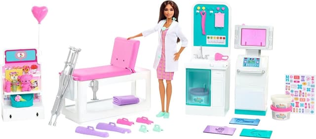 ست بازی کلینیک دخترانه Barbie با عروسک پزشک سبزه 30 cm و بیش از 30 قطعه، مدل GTN61 ست بازی کلینیک دخترانه Barbie با عروسک پزشک سبزه 30 cm و بیش از 30 قطعه، مدل GTN61