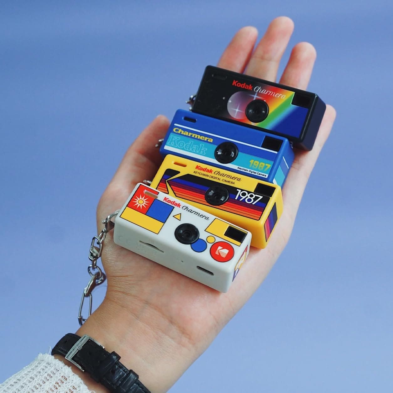 دوربین دیجیتال جاکلیدی KODAK Charmera با کارت حافظه 32 GB، کارتخوان و کیف، مجموعه 4 تکه دوربین دیجیتال جاکلیدی KODAK Charmera با کارت حافظه 32 GB، کارتخوان و کیف، مجموعه 4 تکه