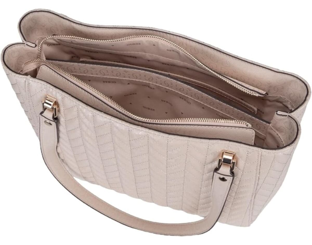 کیف دوشی زنانه Guess توت کاپیتونه بزرگ دو دسته با آویز چارم مدل HWGG9741250 کیف دوشی زنانه Guess توت کاپیتونه بزرگ دو دسته با آویز چارم مدل HWGG9741250