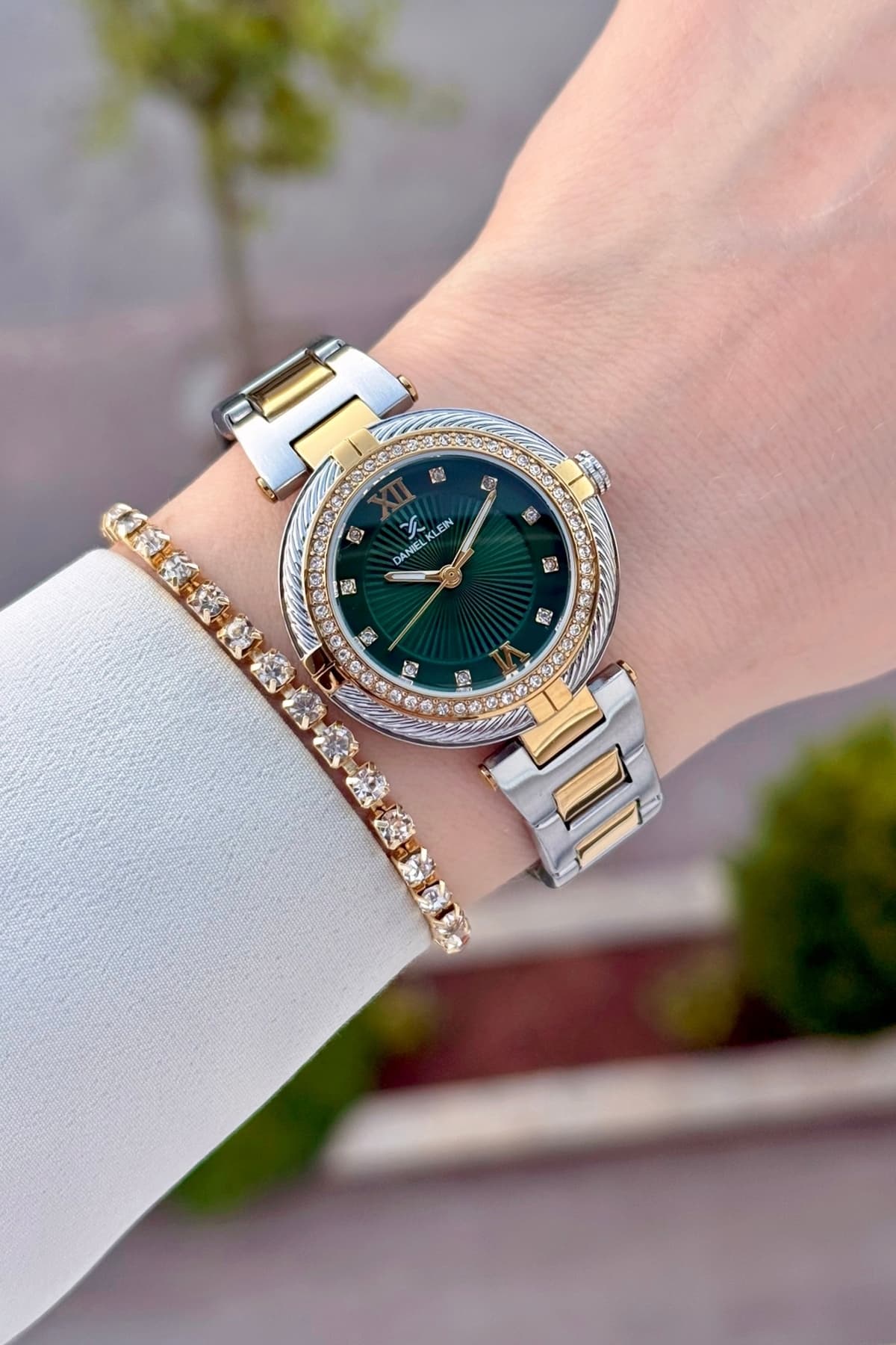 ساعت مچی زنانه Daniel Klein بند طلایی صفحه سبز 32 mm ساعت مچی زنانه Daniel Klein بند طلایی صفحه سبز 32 mm