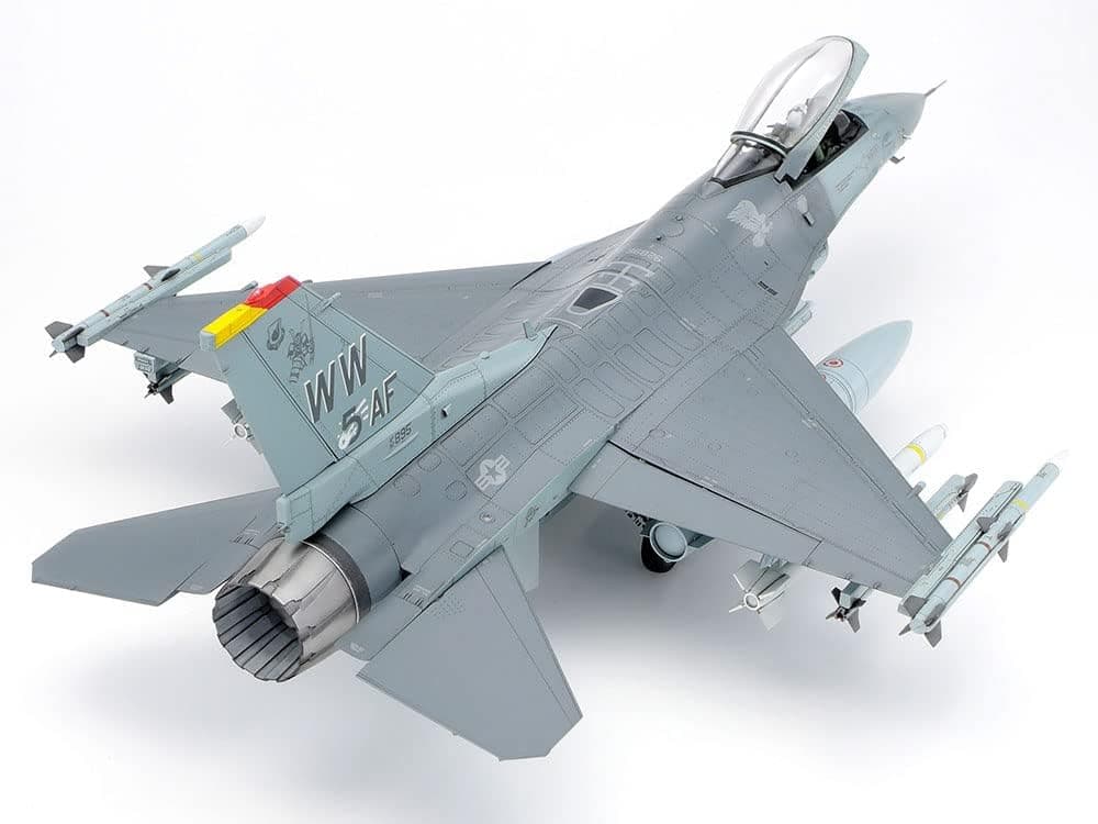 کیت مدل پلاستیکی هواپیمای Tamiya Lockheed Martin F-16CJ مدل 61098 کیت مدل پلاستیکی هواپیمای Tamiya Lockheed Martin F-16CJ مدل 61098
