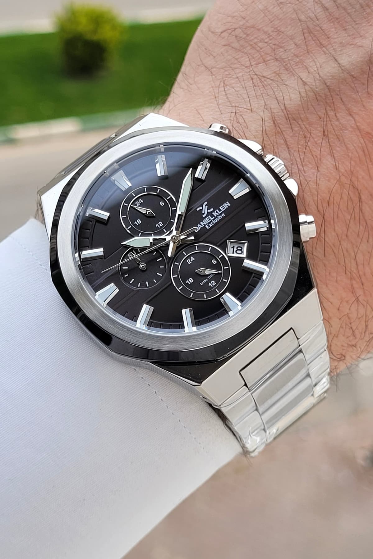 ساعت مچی مردانه Daniel Klein با صفحه مشکی و بند نقرهای ساعت مچی مردانه Daniel Klein با صفحه مشکی و بند نقرهای