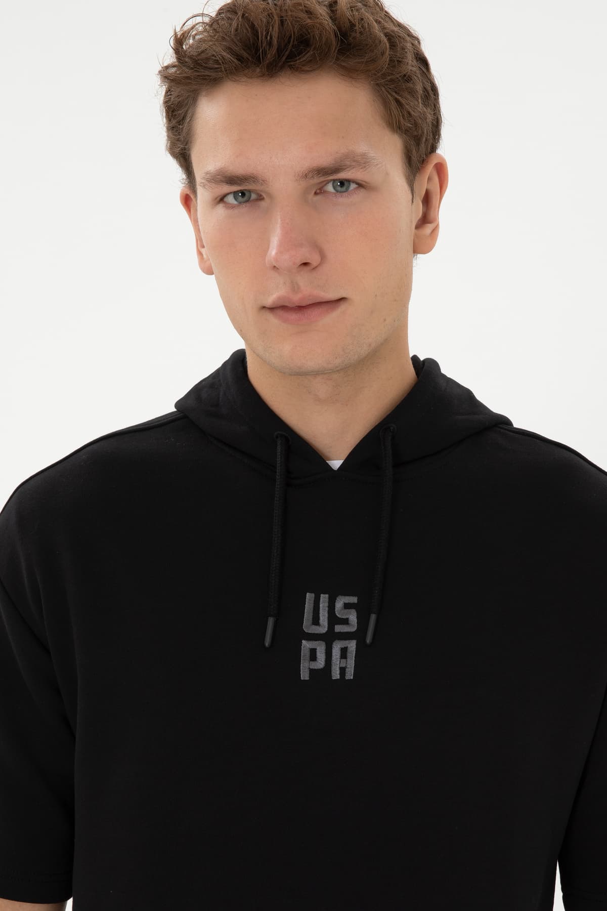 سوئیشرت مردانه U.S. Polo Assn. کلاهدار آستین کوتاه فیت راحت مشکی مدل 50320030-VR046 سوئیشرت مردانه U.S. Polo Assn. کلاهدار آستین کوتاه فیت راحت مشکی مدل 50320030-VR046