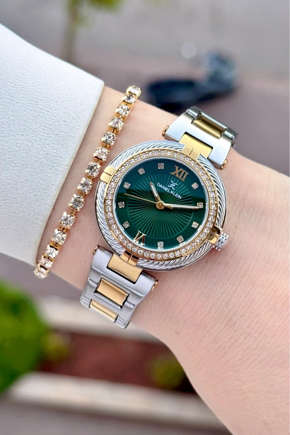 ساعت مچی زنانه Daniel Klein بند طلایی صفحه سبز 32 mm ساعت مچی زنانه Daniel Klein بند طلایی صفحه سبز 32 mm