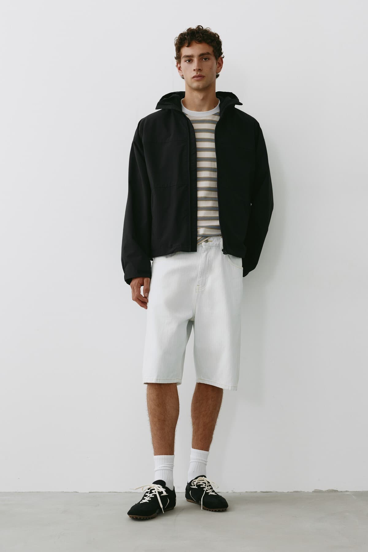 بارانی سبک کلاهدار Pull & Bear بارانی سبک کلاهدار Pull & Bear