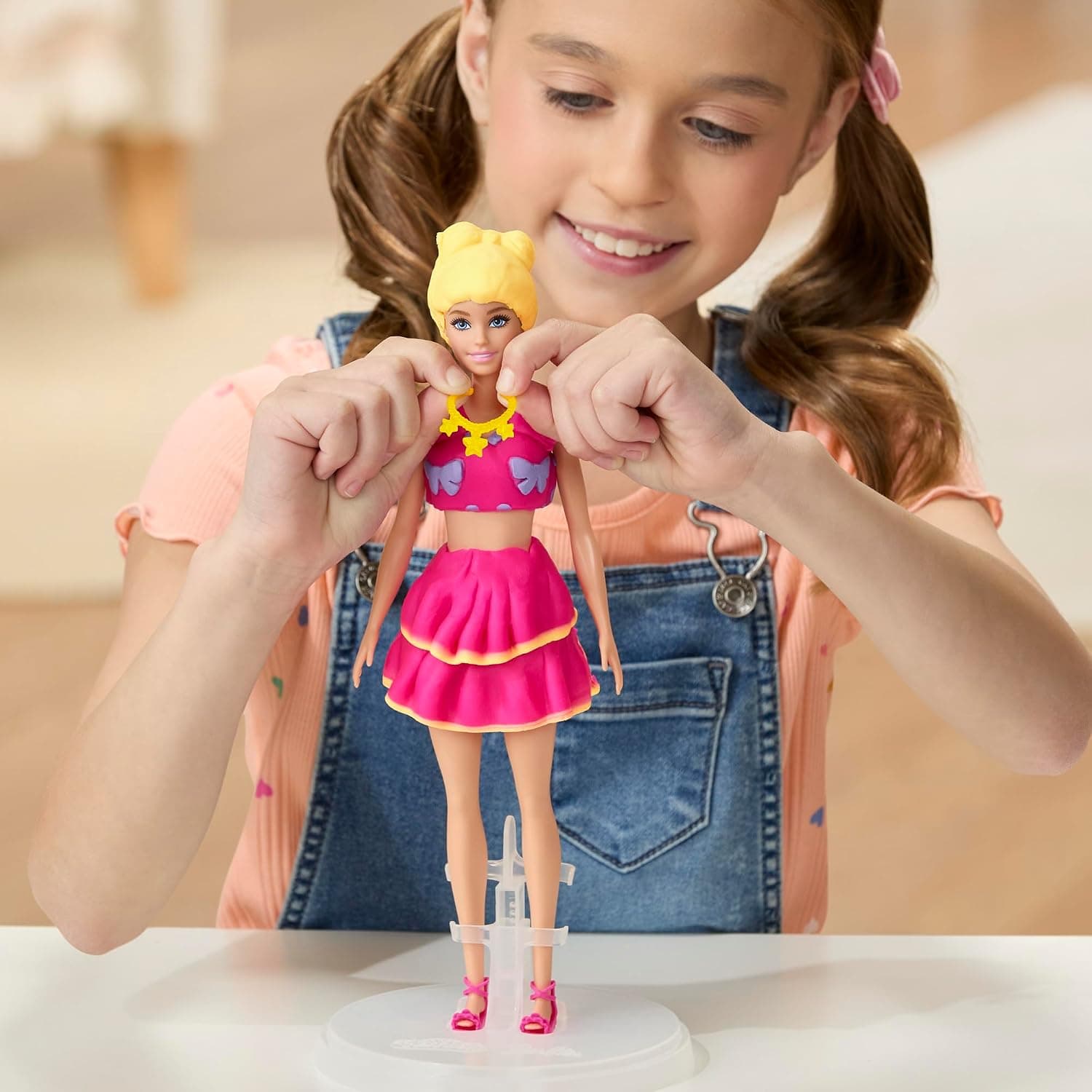ست خمیربازی برای دختران و پسران 5+ Play-Doh Barbie با خمیر شکلدهی، لباس عروسک و 9 اکسسوری مد ست خمیربازی برای دختران و پسران 5+ Play-Doh Barbie با خمیر شکلدهی، لباس عروسک و 9 اکسسوری مد