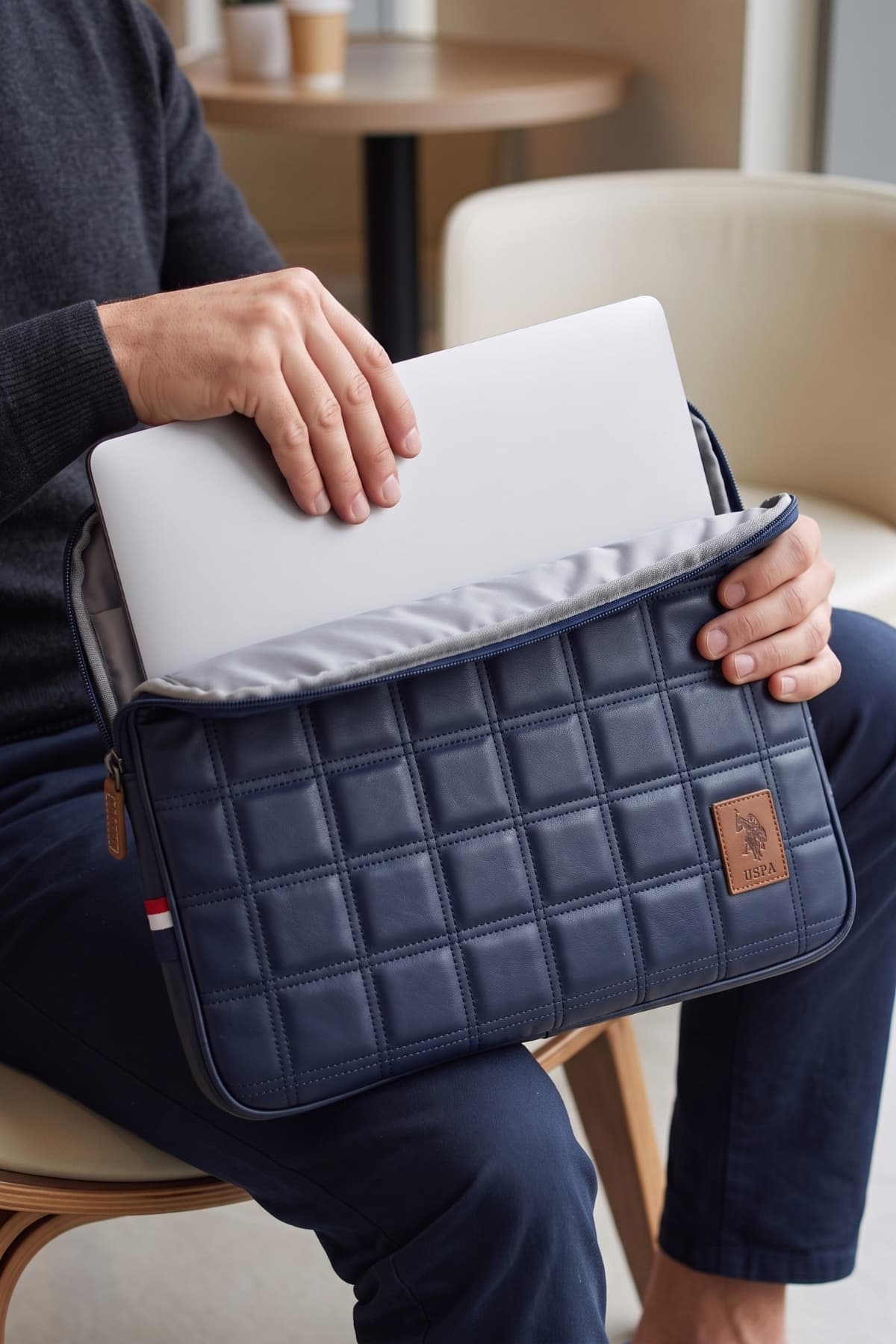 کیف محافظ تبلت و لپتاپ MacBook زنانه U.S. Polo Assn. سرمهای مدل 22501-22499-22500 کیف محافظ تبلت و لپتاپ MacBook زنانه U.S. Polo Assn. سرمهای مدل 22501-22499-22500