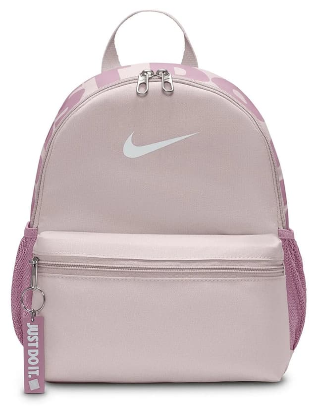 کوله پشتی پسرانه Nike مدل Brasilia Jdi DR6091-019 صورتی 11 لیتری 31x25x10 سانتیمتر کوله پشتی پسرانه Nike مدل Brasilia Jdi DR6091-019 صورتی 11 لیتری 31x25x10 سانتیمتر