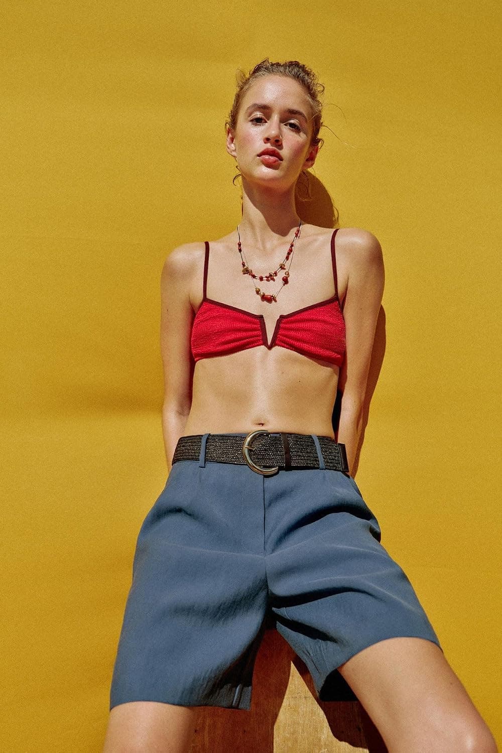 برمودا زنانه Zara با کمربند و پنس برمودا زنانه Zara با کمربند و پنس