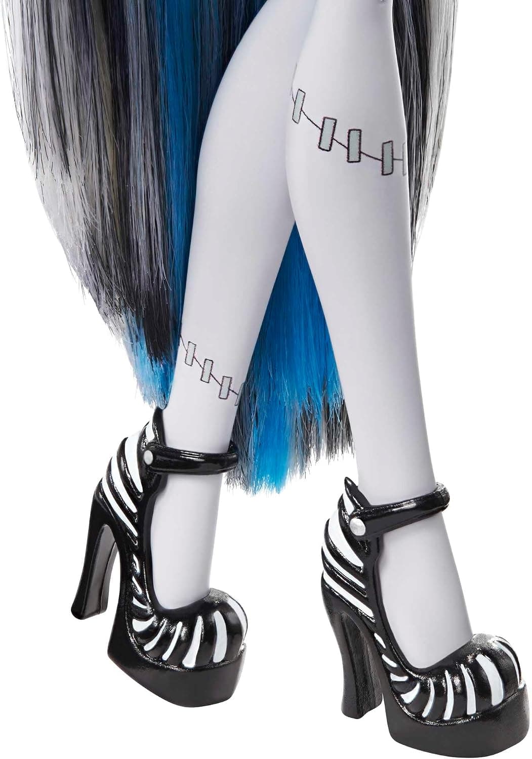 عروسک کلکسیونی Monster High Frankie Stein مدل Reel Drama سیاهوسفید با پوسترهای هماندازه عروسک و واقعی عروسک کلکسیونی Monster High Frankie Stein مدل Reel Drama سیاهوسفید با پوسترهای هماندازه عروسک و واقعی