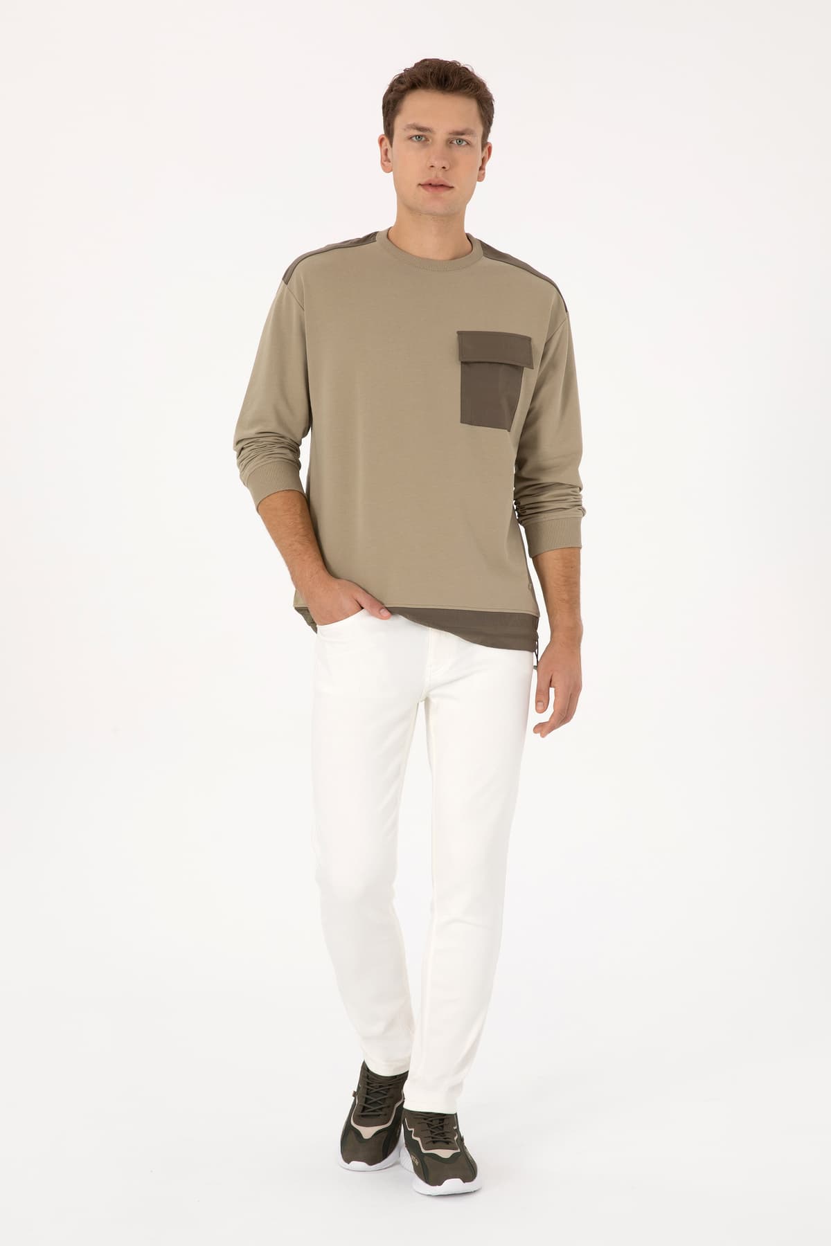 سوئیشرت مردانه U.S. Polo Assn. Comfort Fit یقه گرد جیبدار خاکی روشن مدل 50316401-VR183 سوئیشرت مردانه U.S. Polo Assn. Comfort Fit یقه گرد جیبدار خاکی روشن مدل 50316401-VR183