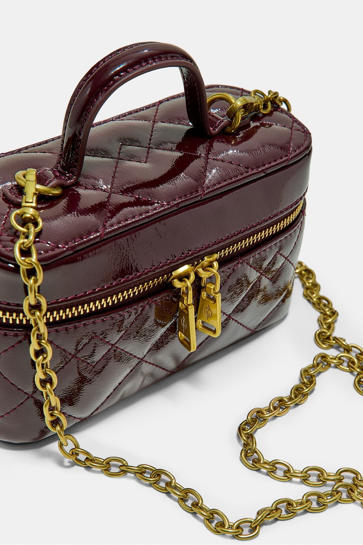 کیف دوشی زنانه Stradivarius کاپیتونه با بند متقاطع کیف دوشی زنانه Stradivarius کاپیتونه با بند متقاطع