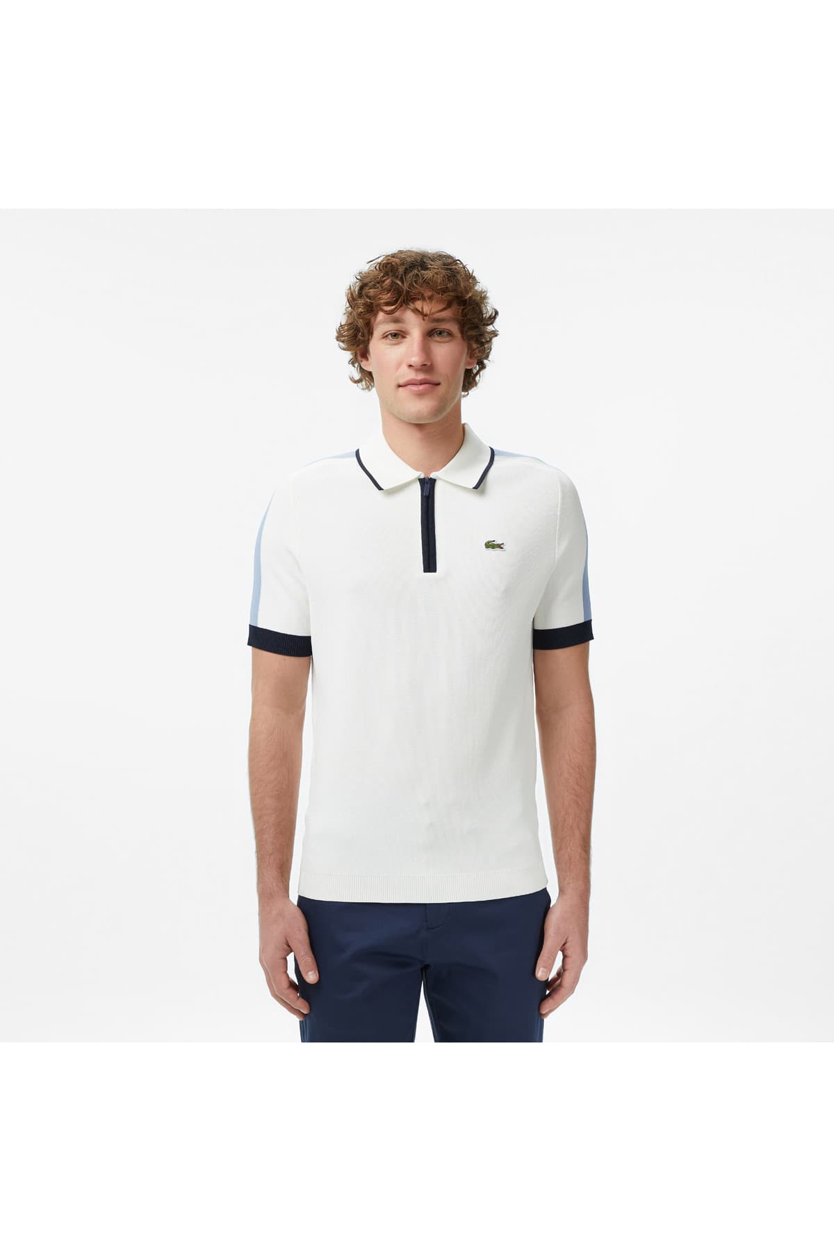 بافت مردانه Lacoste فیت کلاسیک آستین کوتاه یقه نیمزیپ سفید بافت مردانه Lacoste فیت کلاسیک آستین کوتاه یقه نیمزیپ سفید