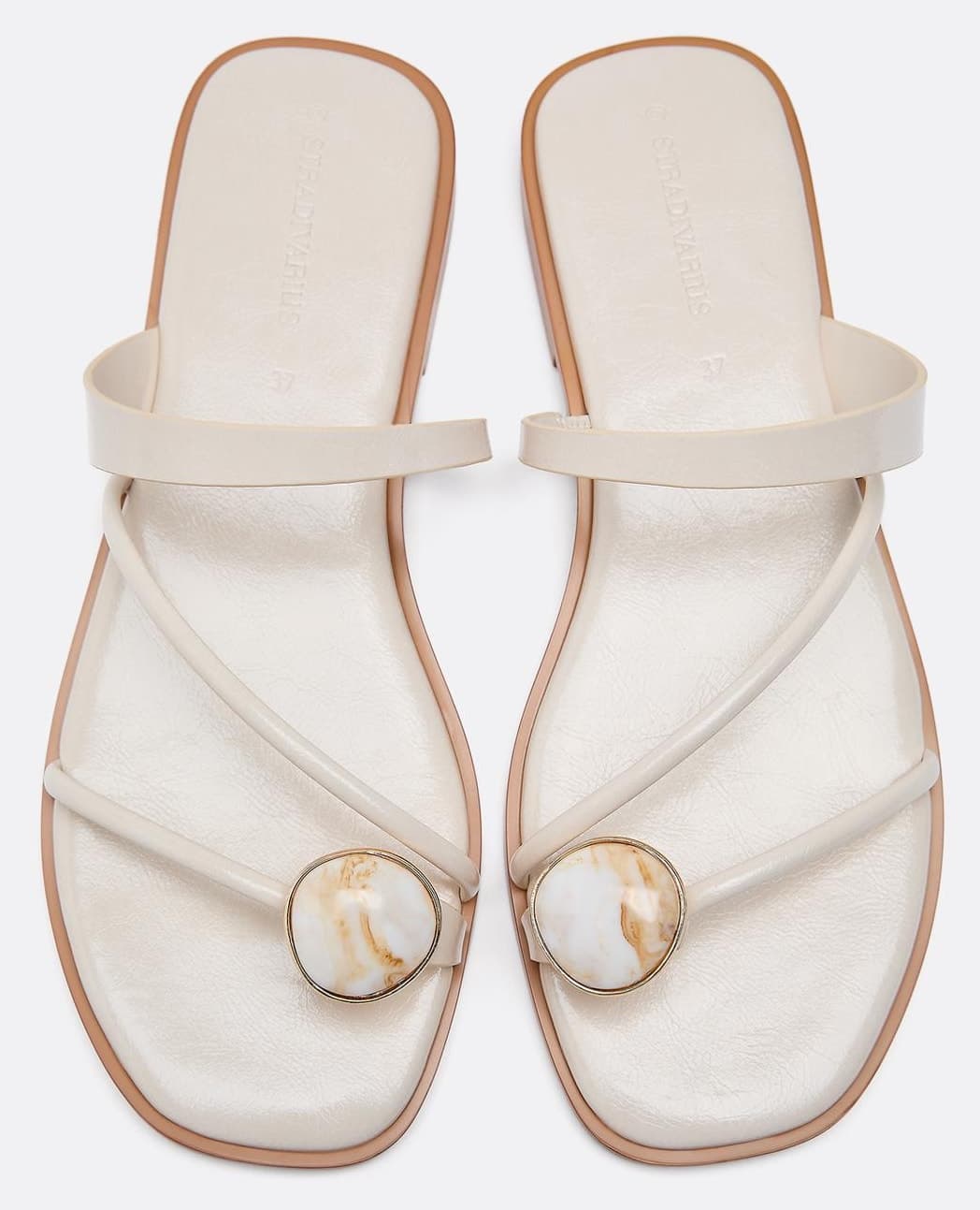 صندل زنانه Stradivarius تخت با تزئین سنگ صندل زنانه Stradivarius تخت با تزئین سنگ