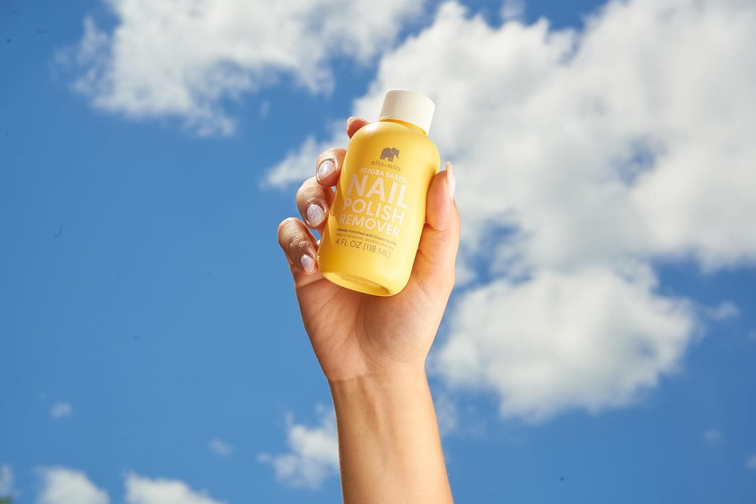 پاککننده لاک ناخن ella+mila بدون استون و غیرسمی حاوی روغن جوجوبا و ویتامینها 4 fl oz پاککننده لاک ناخن ella+mila بدون استون و غیرسمی حاوی روغن جوجوبا و ویتامینها 4 fl oz