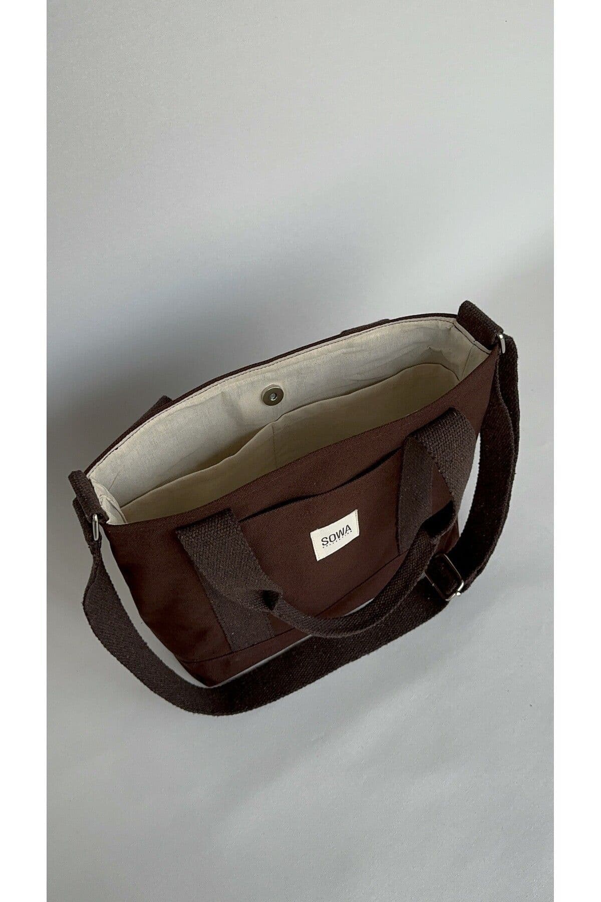 کیف دستی زنانه Sowa Collection کانواس قهوهای با دکمه فشاری بند دوشی قابل تنظیم کیف دستی زنانه Sowa Collection کانواس قهوهای با دکمه فشاری بند دوشی قابل تنظیم