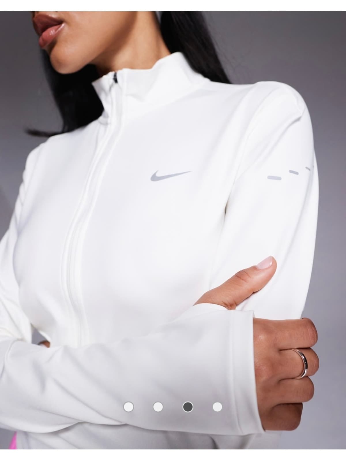 بلوز ورزشی زنانه Nike مخصوص دویدن فیت Dri-FIT با زیپ کامل سفید بلوز ورزشی زنانه Nike مخصوص دویدن فیت Dri-FIT با زیپ کامل سفید