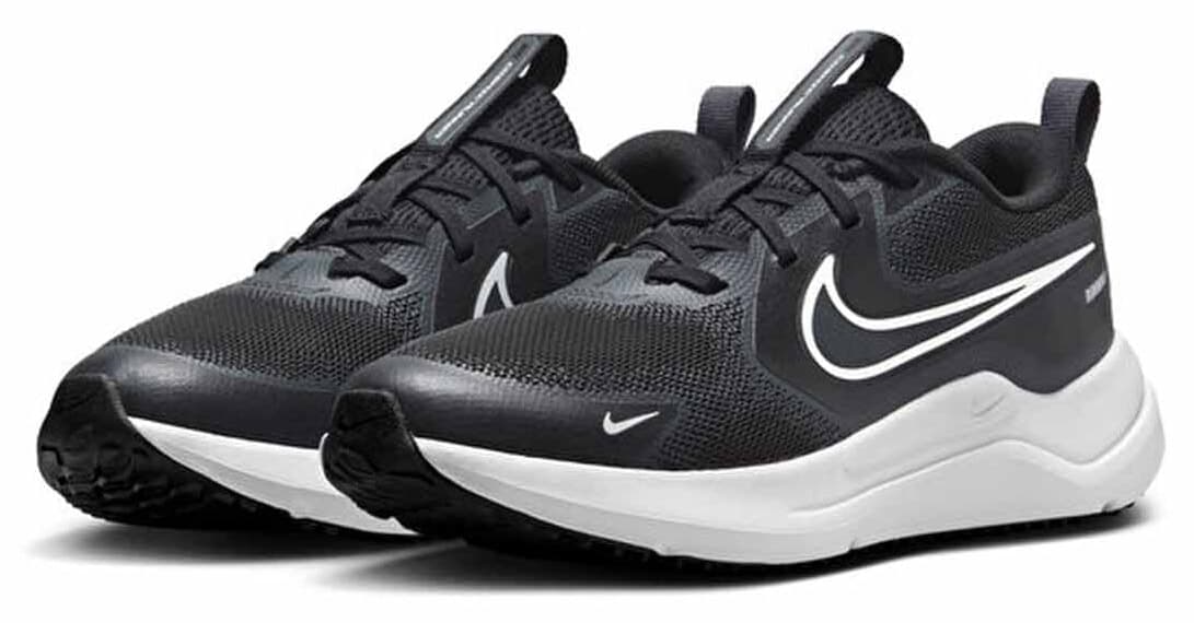 کفش ورزشی زنانه Nike مشکی بندی با پارچه بافت ساده و کف لاستیکی کفش ورزشی زنانه Nike مشکی بندی با پارچه بافت ساده و کف لاستیکی