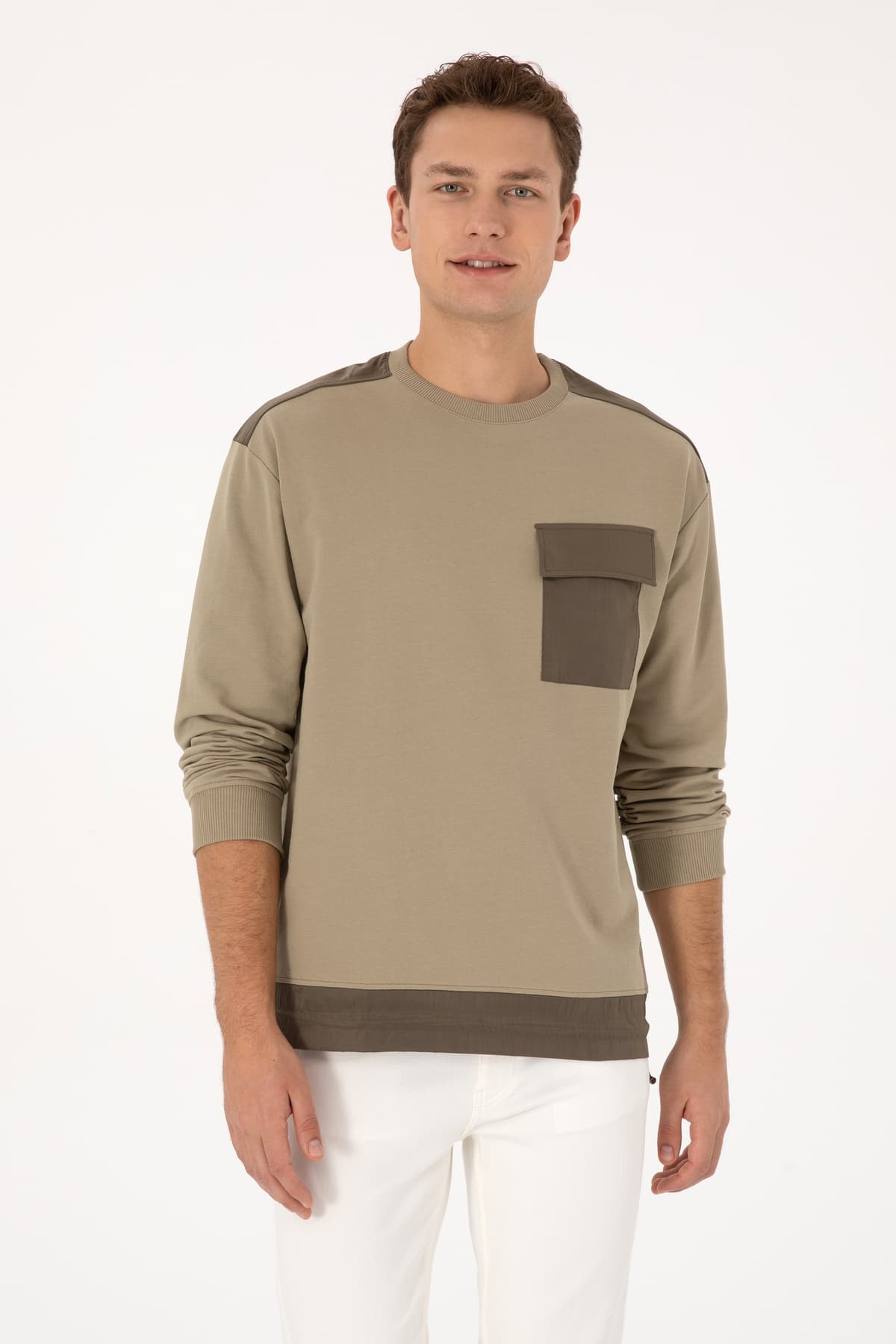 سوئیشرت مردانه U.S. Polo Assn. Comfort Fit یقه گرد جیبدار خاکی روشن مدل 50316401-VR183 سوئیشرت مردانه U.S. Polo Assn. Comfort Fit یقه گرد جیبدار خاکی روشن مدل 50316401-VR183